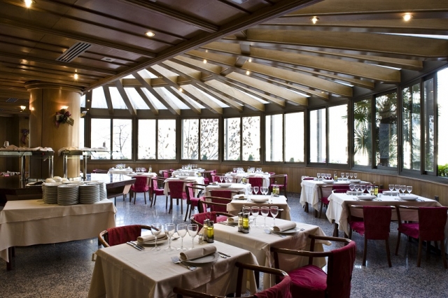 Restaurante con cristaleras
